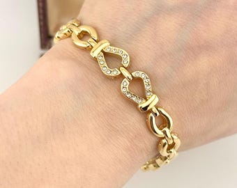 Pulseira vintage com painel em formato de freio de cavalo, corrente dourada estilo equestre dos anos 80, joia com elos inspirada em designers renomados.