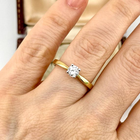 Solid 18ct Gold Solitaire Engagement Ring, Vintag… - image 3