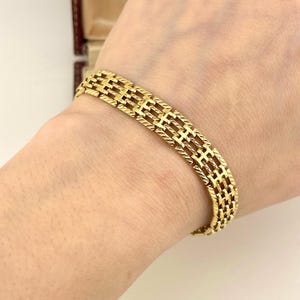 Vintage Gold Gate Link Bracelet, 1980s Textured Panel Chain, Geometric Statement Jewelry, Designer Style Retro/Timeless Fashion Gift for Her