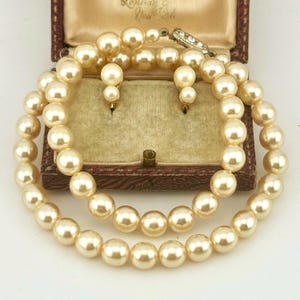 Vintage 1950s Pearl Jewelry Set, Cream Pearl Necklace & Leaver Back Earrings, Fish Clasp, Classic Bridal Jewellery, Wedding Gift For Her