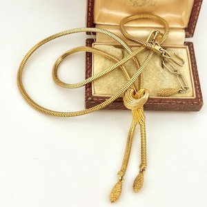 collier lariat en or vintage, chaîne serpent vintage, collier avec pendentif noeud Mid-Century, collier lariat en or tendance - collier à pampilles vintage