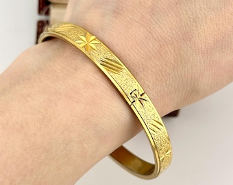 Vintage Gold Plated Diamond Cut Bangle Bracelet, 1970s Star Etched Hinged Bracelet, Safety Chain