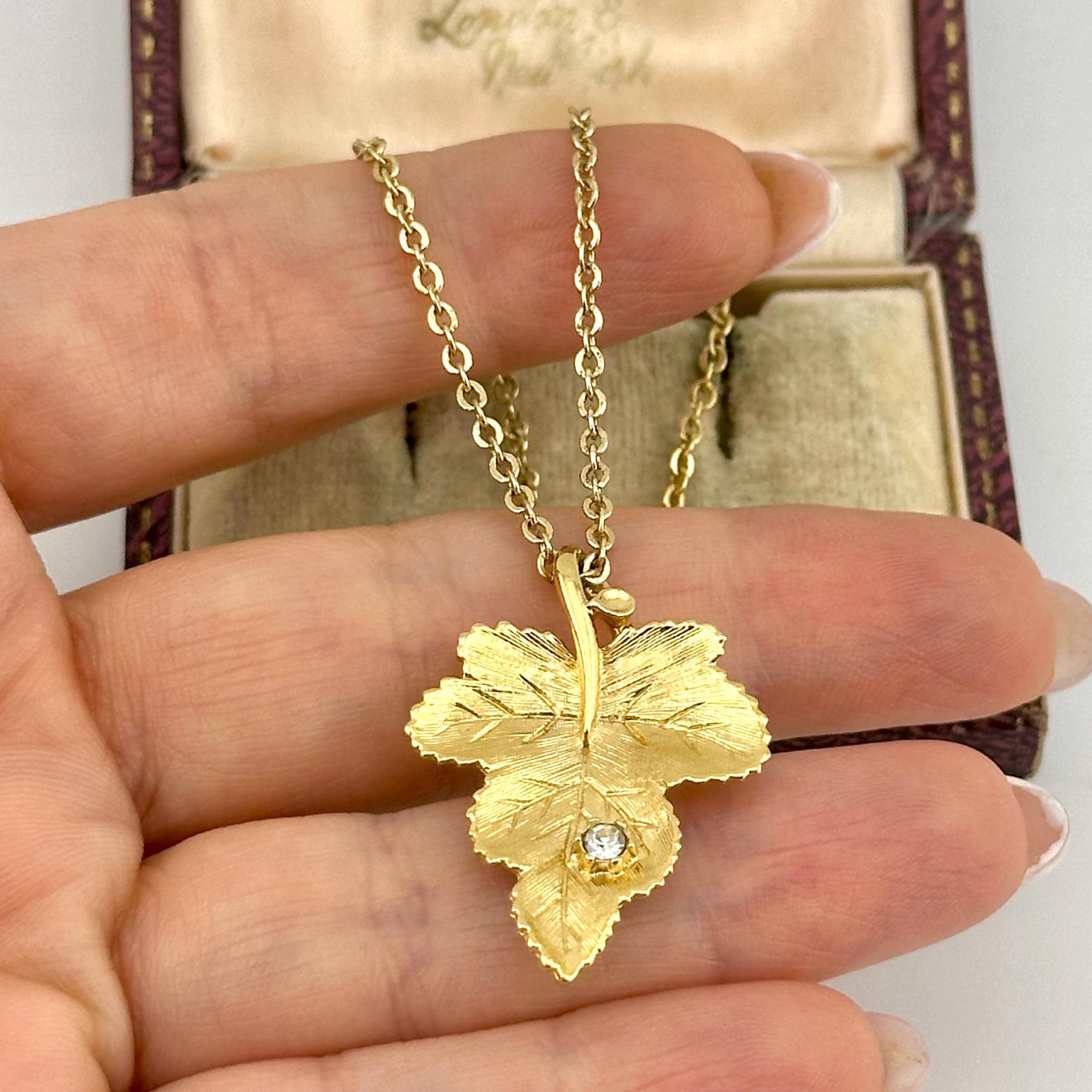 Vintage 1980s Avon 18ct Gold Plated Leaf Pendant Necklace