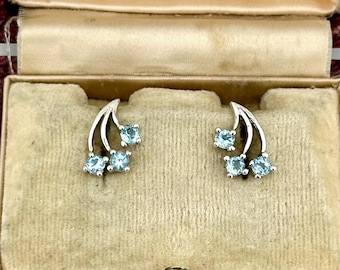 Pendientes vintage de topacio azul en plata de ley, joyería minimalista artesanal con piedras preciosas.