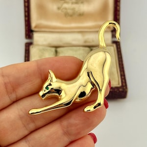 Vintage 1980s Gold Cat Brooch, Minimalist Figural Statement Pin, Sleek Designer Jewelry, Animal Lover Gift, Rare Collector Piece, CABOUCHON