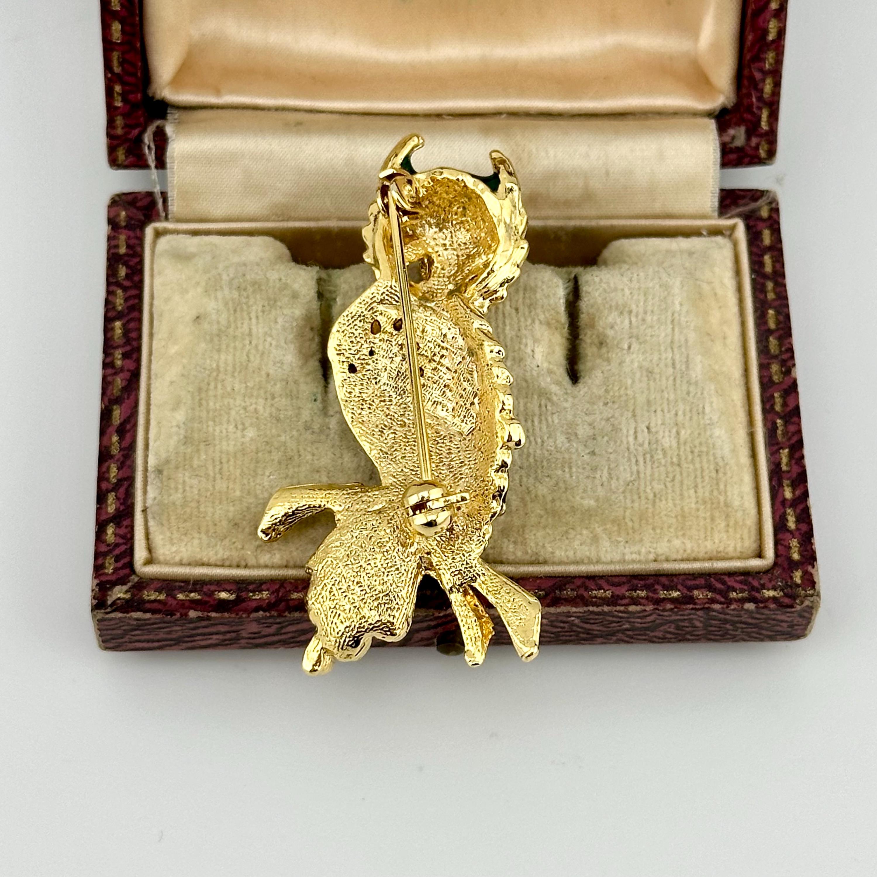 Broche hibou vintage en or jaune avec rubis, saphir