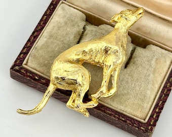 Broche vintage dourado em forma de galgo, broche escultural art déco com desenho de cachorro, joia elegante com tema de galgo.