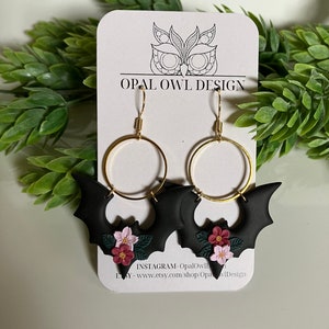 Vleermuisoorbel van polymeerklei - Halloween-oorbellen - Vleermuisoorbel met bloemen - Spooky sieraden