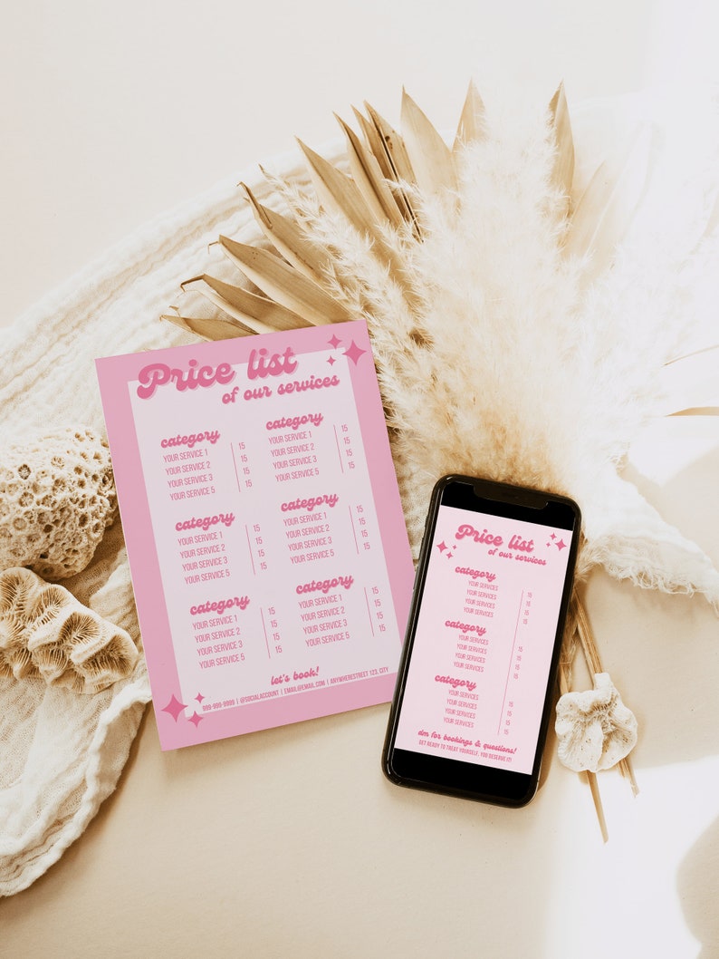 K&ouml;nnte beinhalten: Eine rosa Preisliste f&uuml;r Dienstleistungen mit einem rosa und wei&szlig;en Sternendesign. Die Liste tr&auml;gt den Titel "Price list of our services" und enth&auml;lt eine Kategorie f&uuml;r jede Dienstleistung mit einem daneben aufgef&uuml;hrten Preis. Die Liste liegt auf einem Tisch mit einem Telefon, das eine &auml;hnliche Preisliste anzeigt.