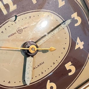 Vintage Alarm Clock: Art Deco General Electric Telechron Analog Bedroom Clock bild 10