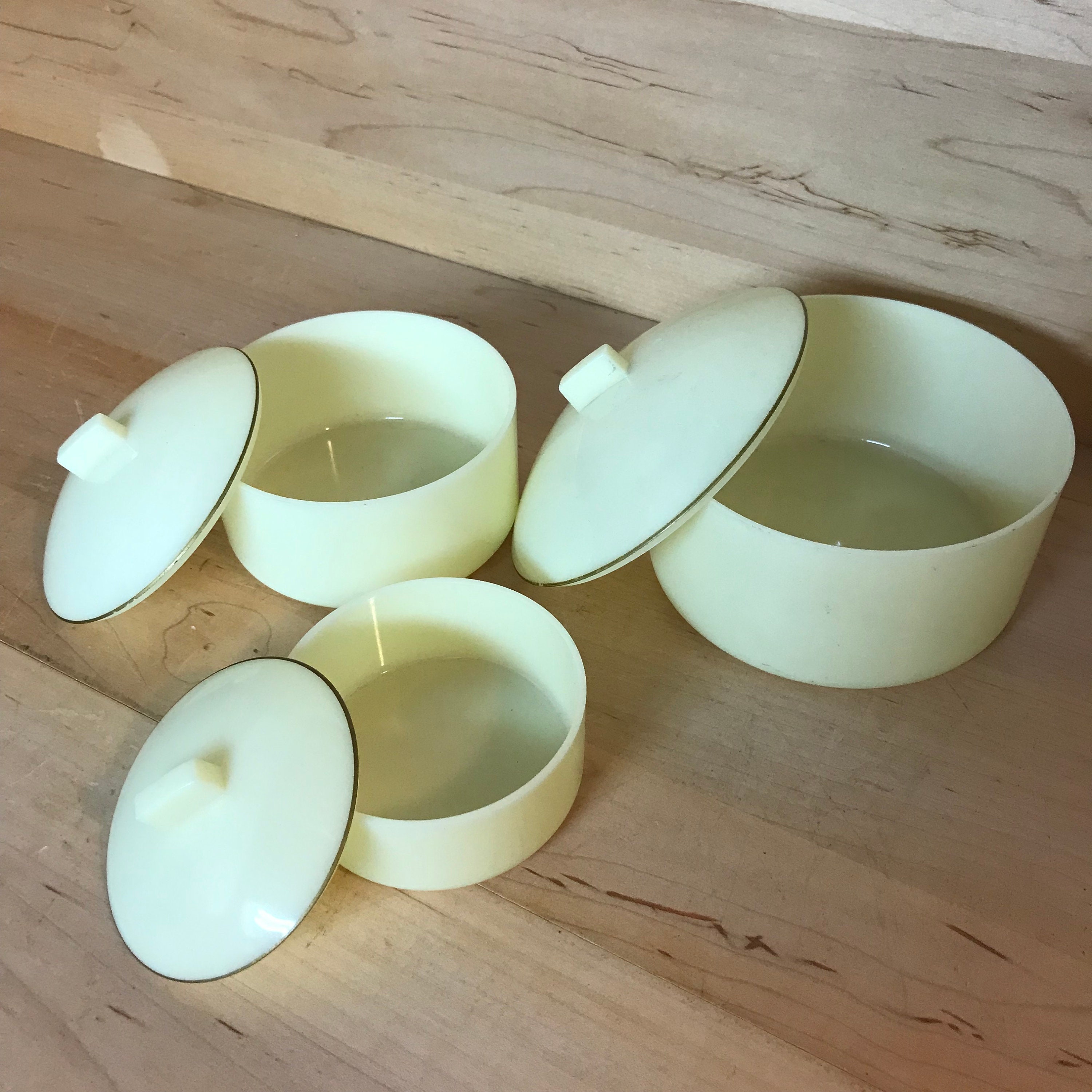 Vintage Plastic Vanity Set Dresser Containers Yellow Schwarz Etsy