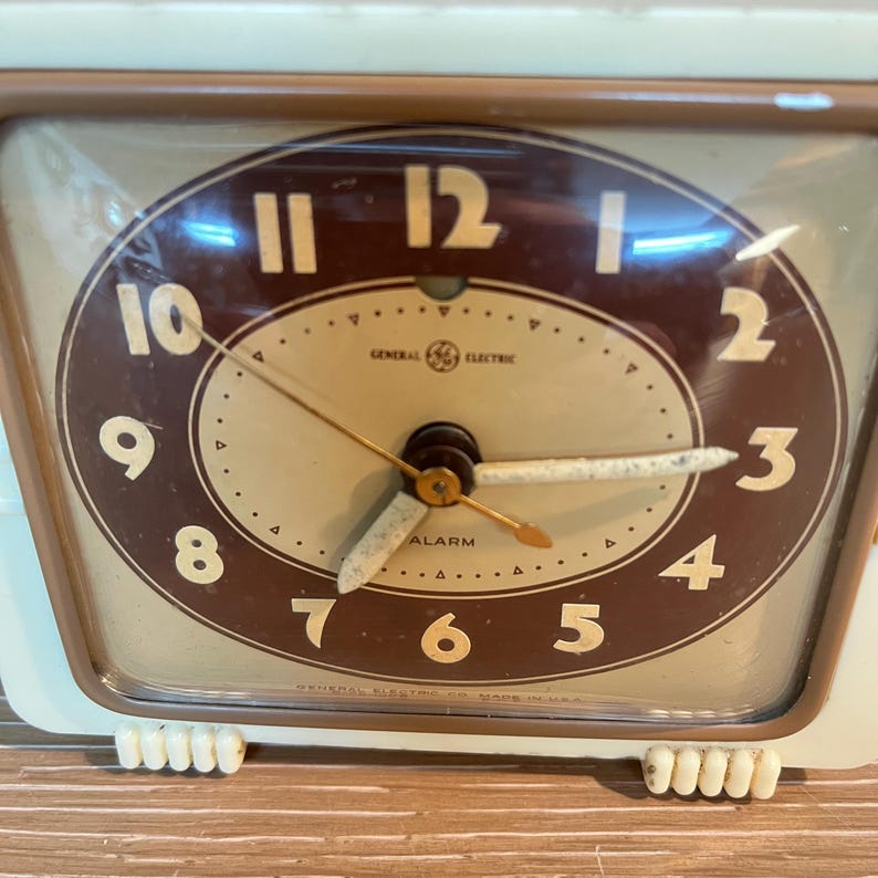 Vintage Alarm Clock: Art Deco General Electric Telechron Analog Bedroom Clock bild 3