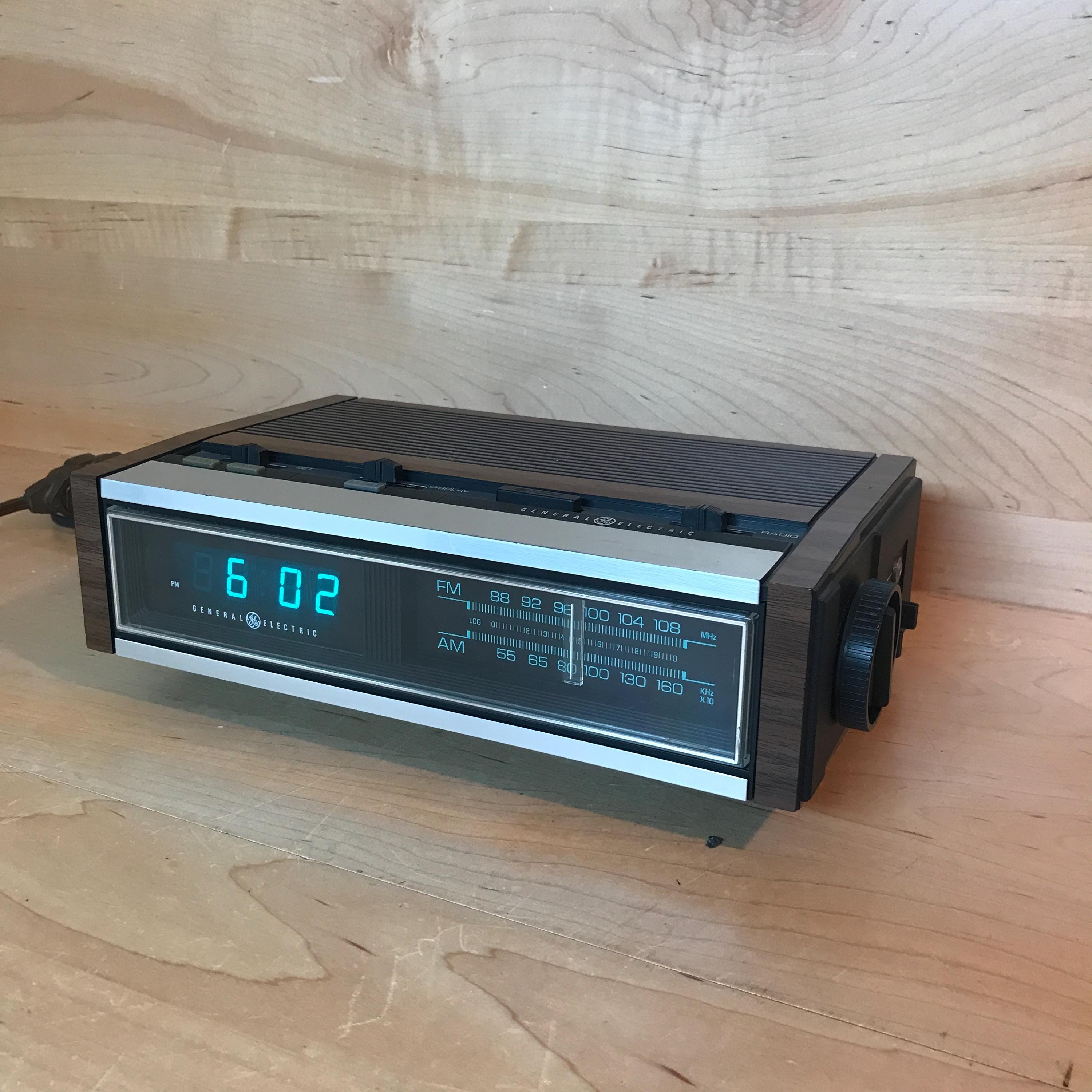 Vintage G.E. Clock Radio Midcentury 1980s General Electric Alarm