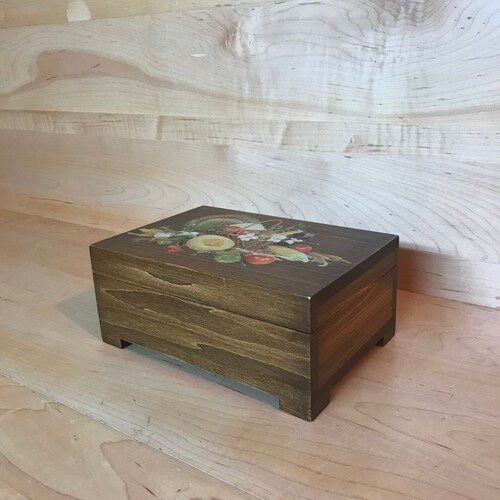 Petite boîte en bois vintage avec image, lettre, coffre souvenir au trésor