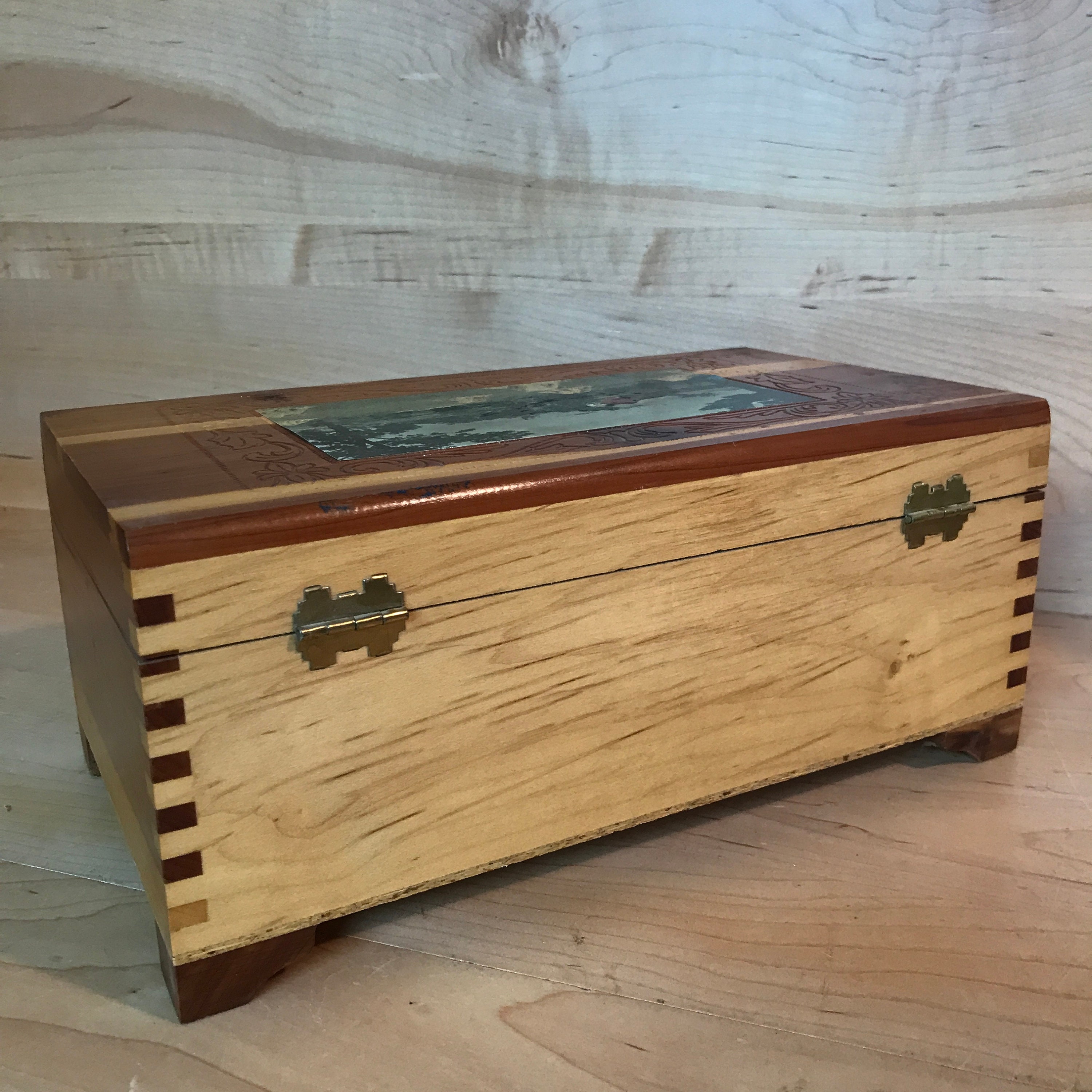 ヴィンテージ 杉材の箱と絵と木の文字の宝物記念品箱 - Etsy 日本