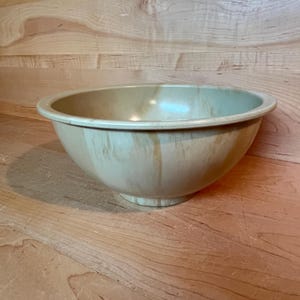 Vintage Texas Ware Serving Bowl Beige Swirled Melamine Melmac 10-inch Dish