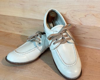 Vintage Women's Bowling Shoes: Beige Brunswick Vinyl Leatherette Oxford Sliders Size 9C US