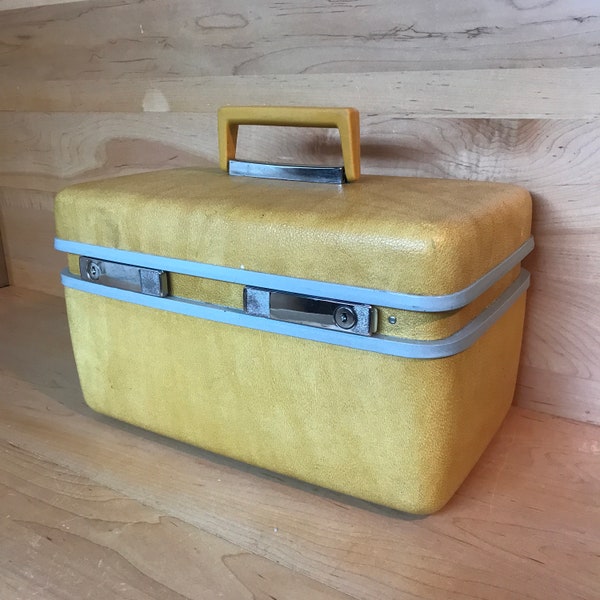 Vintage 1970s Train Case Midcentury Samsonite Yellow Gold Cosmetic Makeup Luggage with Tray