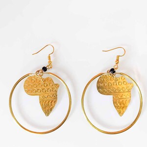 Boucles d’Oreilles en Laiton Carte d’Afrique – Bijoux Artisanaux Uniques