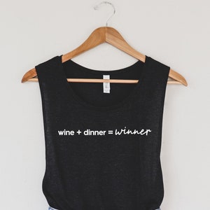 Vino SVG, Vino + Cena = Ganador svg, Camisa amante del vino svg, Fecha de la cena svg, Noche de vino svg, Copa de vino svg, archivos svg para cricut