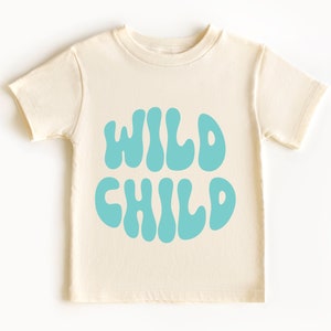 Sauvage enfant svg, chemise pour enfants svg, enfants anniversaire svg, fleur enfant svg, svg minimaliste, nouveau-né svg, tout-petit svg, lettres empilées ondulées svg