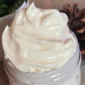 Hausgemachte alle natürliche Mango Sheabutter Körperbutter Natürliche Körperbutter Bio-Körperbutter Feuchtigkeitsspendende Körperbutter Handgemachte Körperbutter Gepeitschte Haut