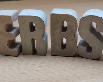 Lettering with letters made of concrete