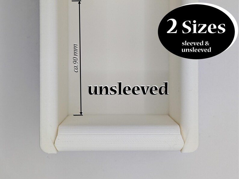 May include: White plastic drawer organizer with a lip on the front edge. The organizer is approximately 90 mm tall. The text "unsleeved" is printed on the front of the organizer. The text "2 Sizes sleeved & unsleeved" is printed on a black circle.