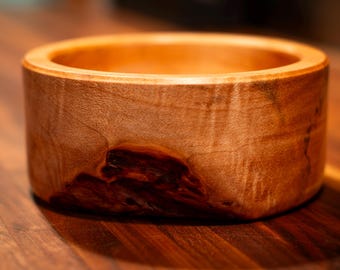 Cuenco de madera de arce veteado torneado a mano