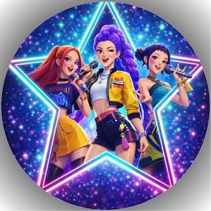 Puede incluir: Un gráfico circular que muestra a tres cantantes animados sosteniendo micrófonos dentro de una estrella de neón brillante. El fondo es un cielo nocturno estrellado de color azul profundo. Los personajes visten tops cortos y shorts coloridos.