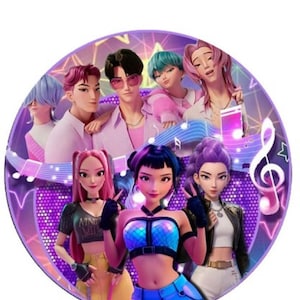Könnte beinhalten: Digitale Illustration einer Gruppe animierter Charaktere, wahrscheinlich eine Musikgruppe, in einem kreisförmigen Design. Die Charaktere haben verschiedene Haarfarben und tragen stilvolle Outfits. Noten und ein Violinschlüssel sind ebenfalls vorhanden, was auf ein musikalisches Thema hindeutet.