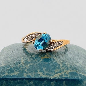 Vintage 10k Yellow Gold Blue Topaz Diamond Ring - Size 6.75