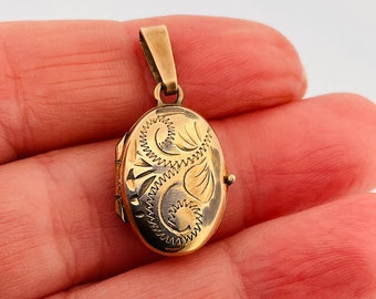 Vintage 9ct Gold Engraved Oval Locket Pendant
