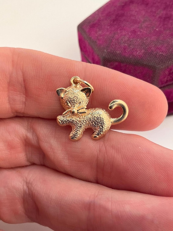 Super Cute Vintage 10k Yellow Gold Kitty Cat Charm Pendant