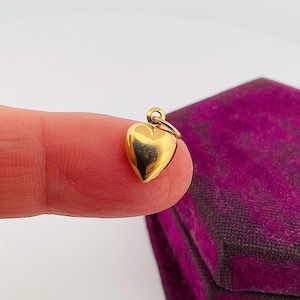 Winziger Vintage 10k Gelbgold Puffy Herz Charm Anhänger