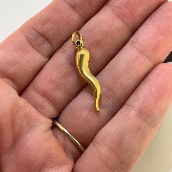 Vintage Italian Horn  18k Gold Pendant Charm