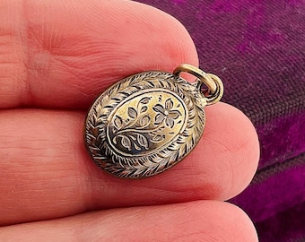 Antique 9k Yellow Gold Small Oval Flower Pendant