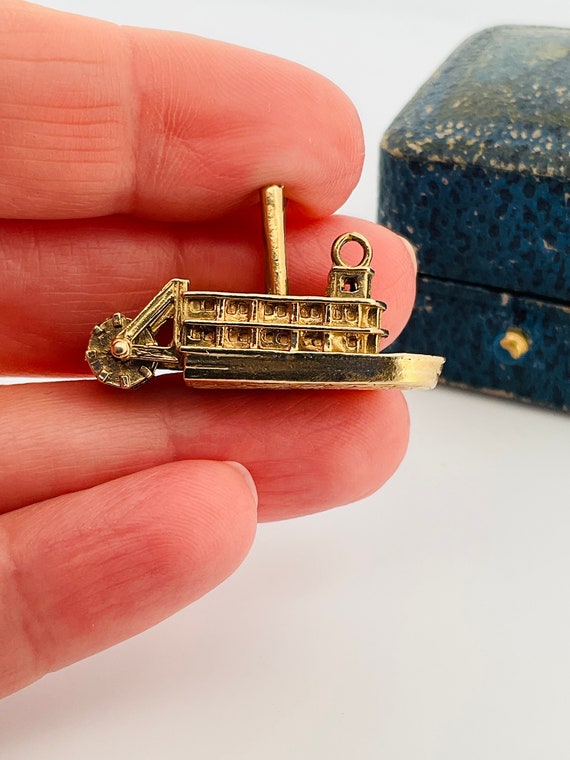 Vintage 9ct Solid Yellow Gold Steamboat Charm Pen… - image 5