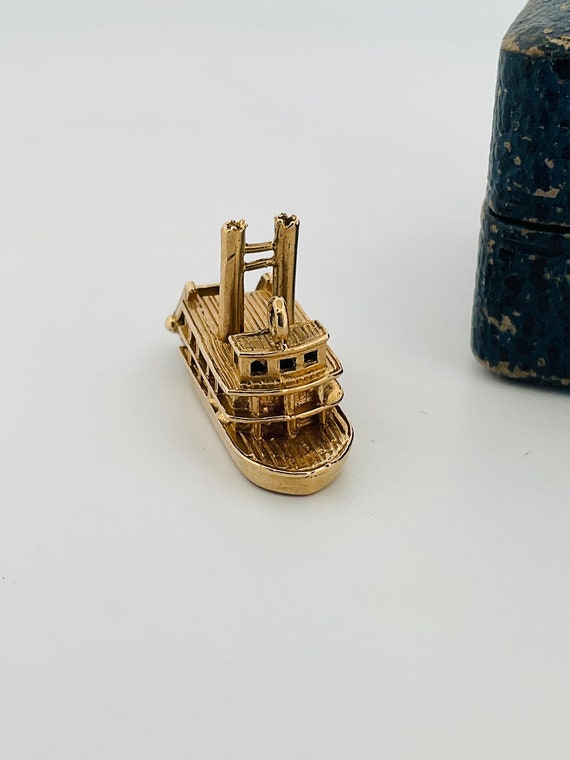 Vintage 9ct Solid Yellow Gold Steamboat Charm Pen… - image 8