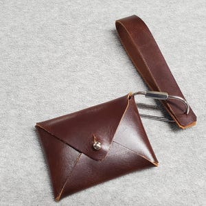 Monedero, tarjetero y monedero con correa para la muñeca - piel de grano superior - Fabricado en EE. UU.