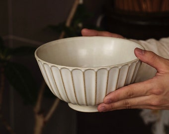 Textured Ceramic Ramen Bowl, Handcrafted Serving Dish, Unique Circular Pattern, Large Noodle Bowl, Artisan Kitchenware, Modern Home Decor