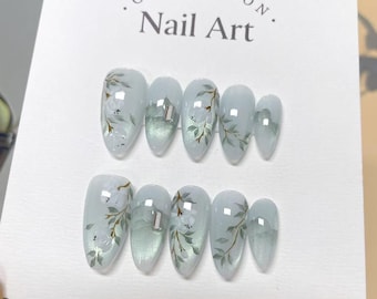 Uñas postizas florales azul cielo pintadas a mano: Uñas postizas reutilizables para artistas.