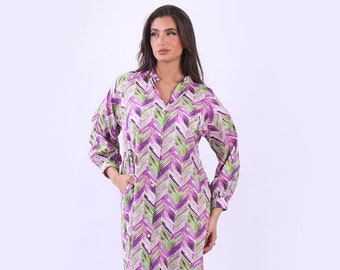 Frauen-Shirt-Kleid mit abstraktem geometrischem Print und Bandkragen, Knopf vorne, langen Ärmeln, seitlichen Taschen und seitlichen Schlitzen, Einheitsgröße