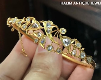 Antique Gold Bangle With Rose Cut Diamond.