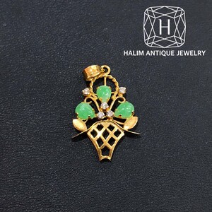 Peranakan Nonya Gold Pendant with Diamonds and Jade image 3