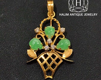 Peranakan Nonya Gold Pendant with Diamonds and Jade