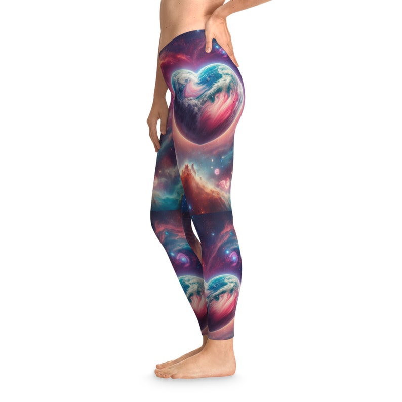 Leggings elasticizzati della collezione Earthly Cosmic Love the Galaxy Love (AOP) immagine 10