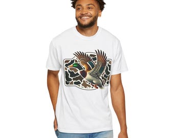 Camo Duck Graphic T-shirt: Outdoorsy Hunting Apparel