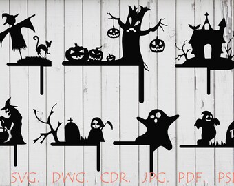 Puede incluir: Recortes negros con temática de Halloween que representan un espantapájaros, un gato, calabazas, un árbol embrujado, una casa embrujada, una bruja, una lápida, un fantasma y una lápida RIP. Los recortes están sobre estacas.