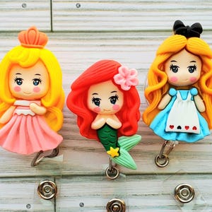 Porta credencial retráctil de princesa kawaii: porta credencial de muñeca sirena